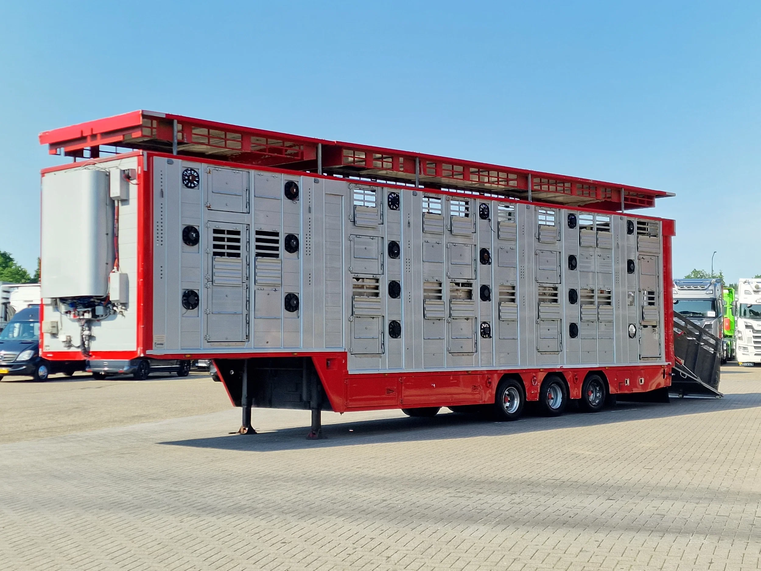 Finkl 2009 - SAV35 - 3/3 deck livestock - Ventilation - Lifting floors - Lifting roof obrázek 4