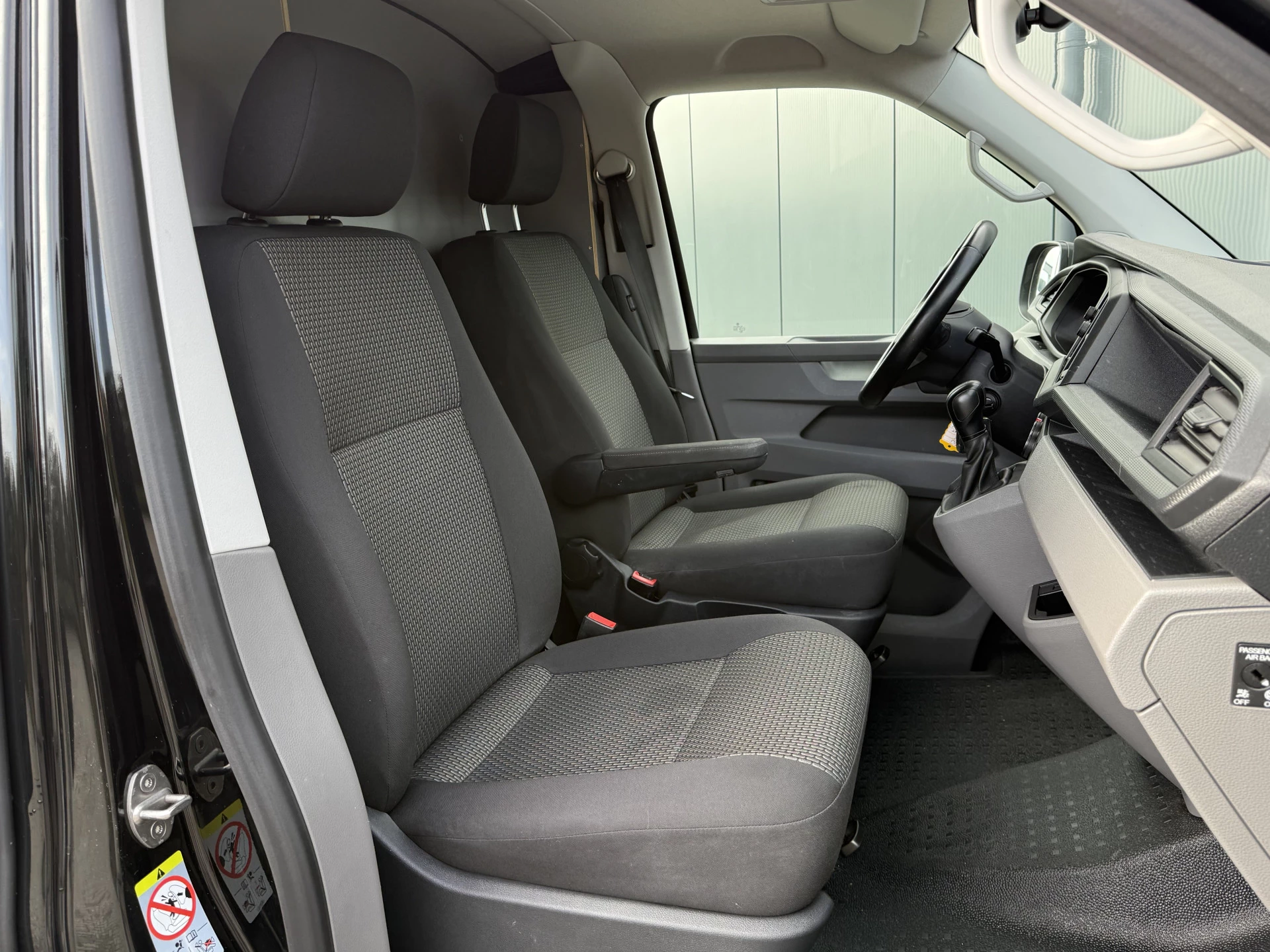 Volkswagen Transporter 2021 - 2.0 TDI 150 PK DSG AUTOMAAT HIGHLINE / L1H1 / ALUCA INRICHTING / AIRCO / CRUISE / ACHTERKLEP / NAVI / CARPLAY Bild 8