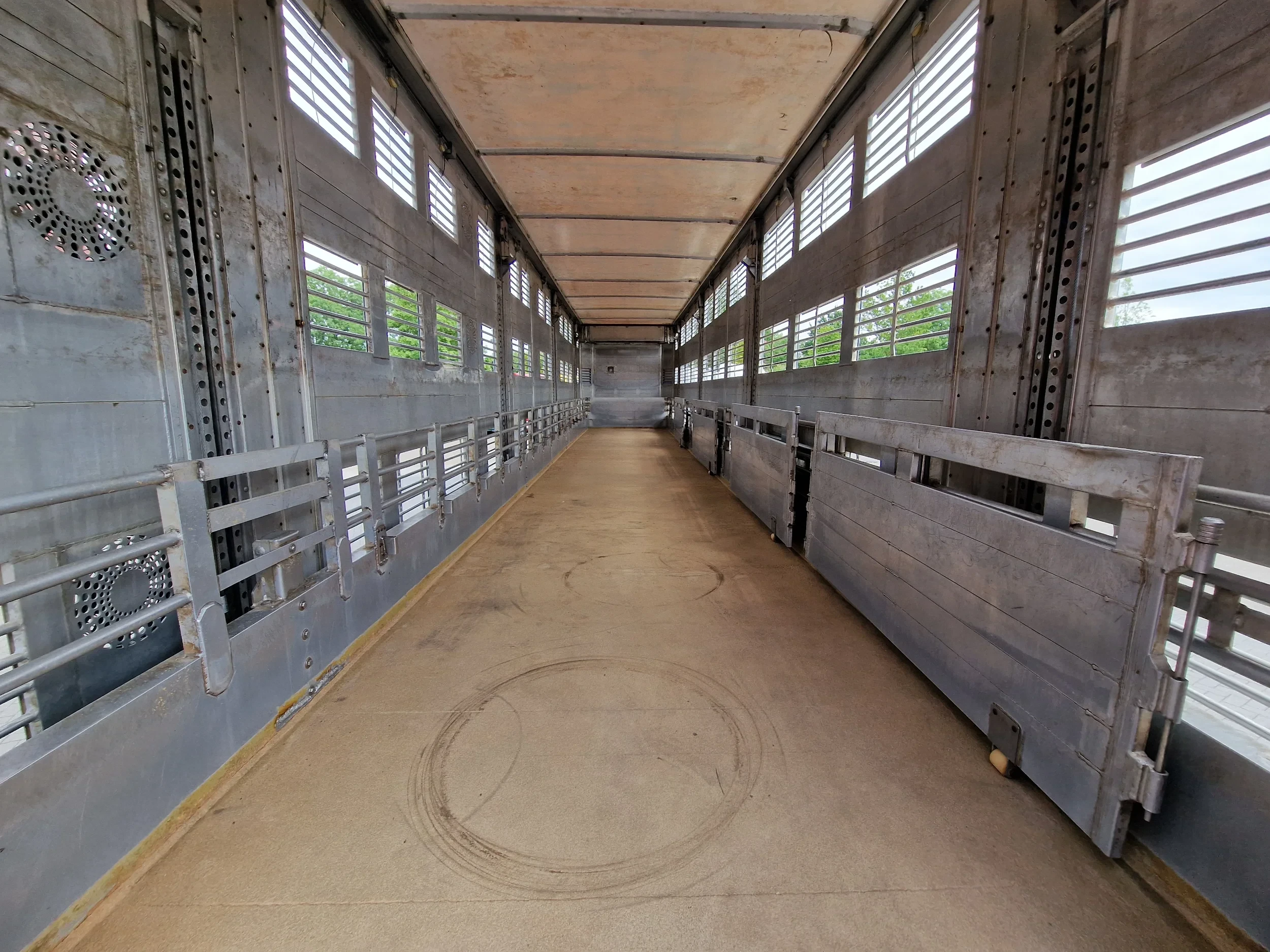 Finkl 2006 - 3 deck - lift- water - vans - steering axle afbeelding 19