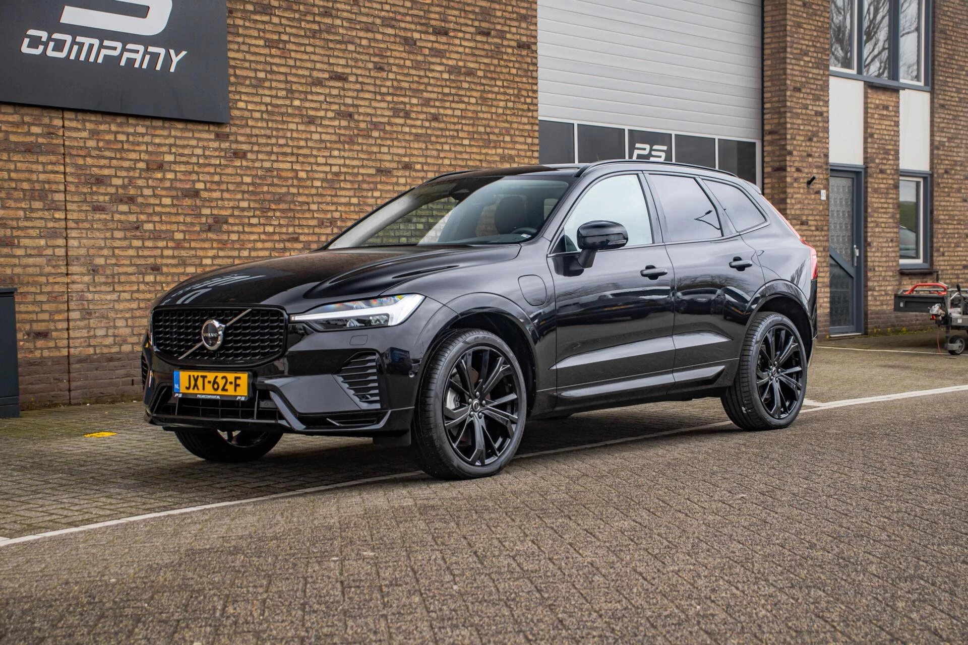 Volvo XC60 2024 - 2.0 T6 Plug-in hyb.AWD Ultra Dark, BTW, Pano, H&K obrázek 2