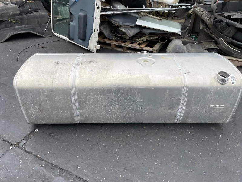 DAF 2023 - 2198106 BRANDSTOFTANK 690 LTR (199.5X67.5X58 CM) afbeelding 1