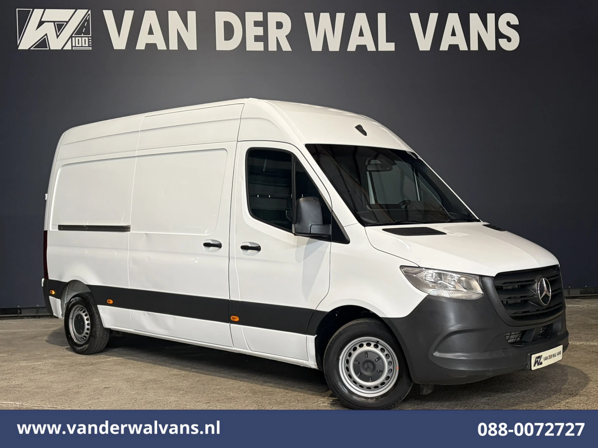 Mercedes-Benz Sprinter 2023 - 211 CDI 115pk L2H2 Euro6 Airco | Trekhaak | Bijrijdersbank afbeelding 1