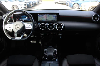 Mercedes-Benz A-Class 2020 - 180 AUT7 AMG LINE WIDESCREEN NAVI CAMERA CARPLAY NL AUTO изображение 2