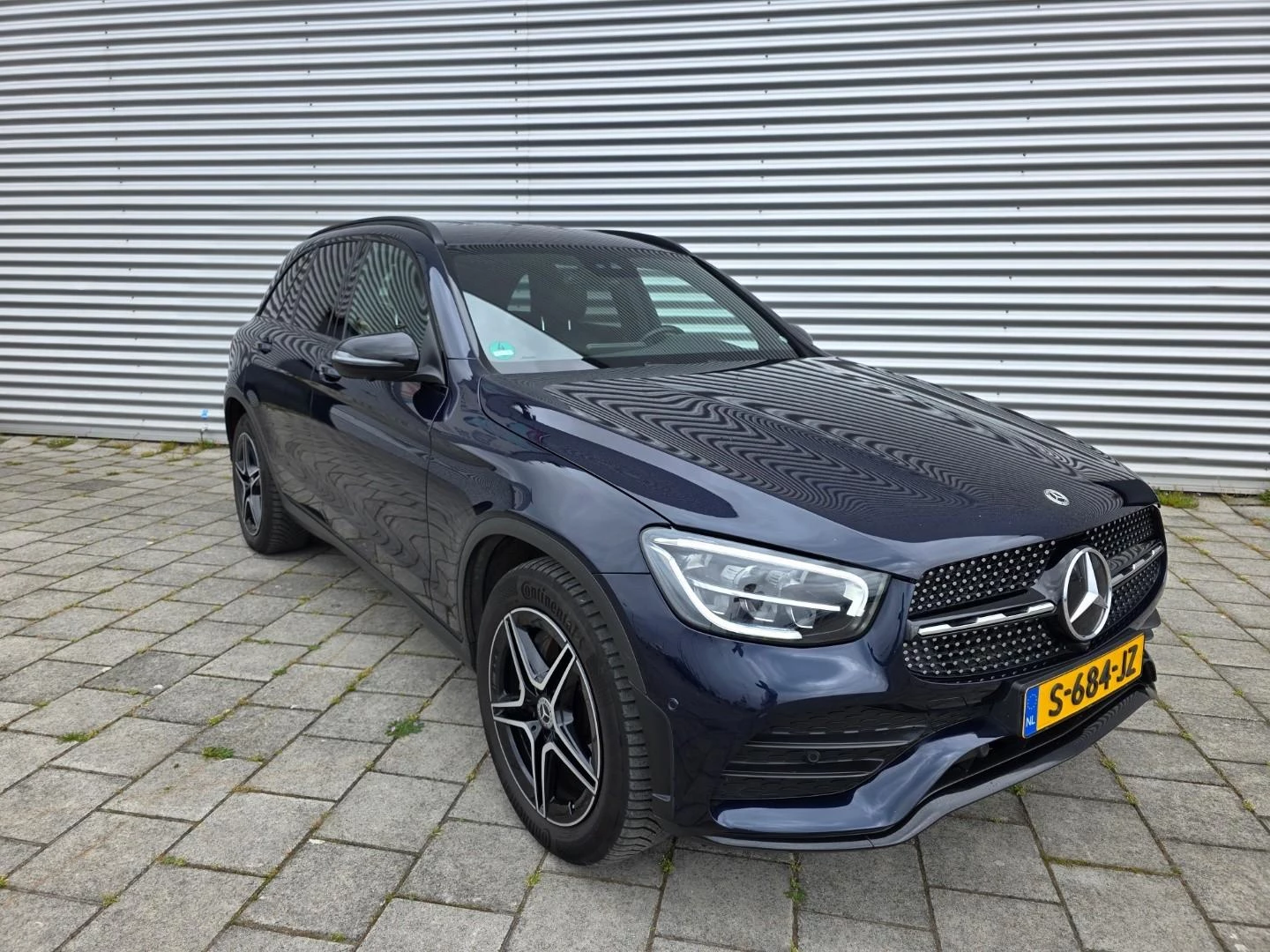 Mercedes-Benz GLC 2021 - Mercedes-Benz 300 de 4MATIC - AMG pakket - Black edition immagine 3