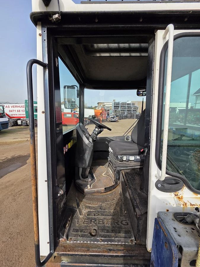 Terberg RT283 | TERMINAL TRACTOR 4X4| TURNING CHAIR. | AUTOMATIC GEAR | 24846 hOURS. 2011 obrázek 9