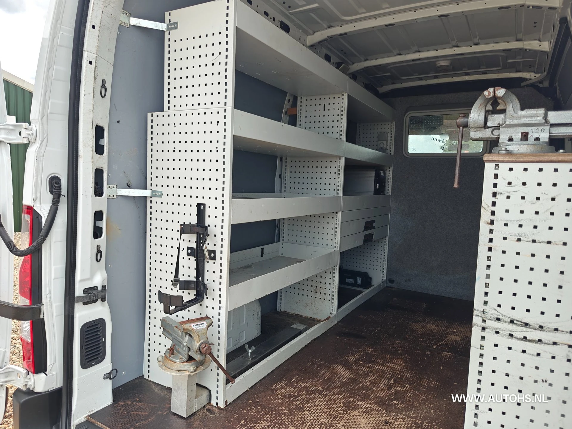 Renault Master 2020 - T35 2.3 dCi 135 L2H2+ werkplaats inrichting , Euro 6 , 1e Eig , 140 PK , Apk 4- 2027 , Camera , leuke bus. afbeelding 20