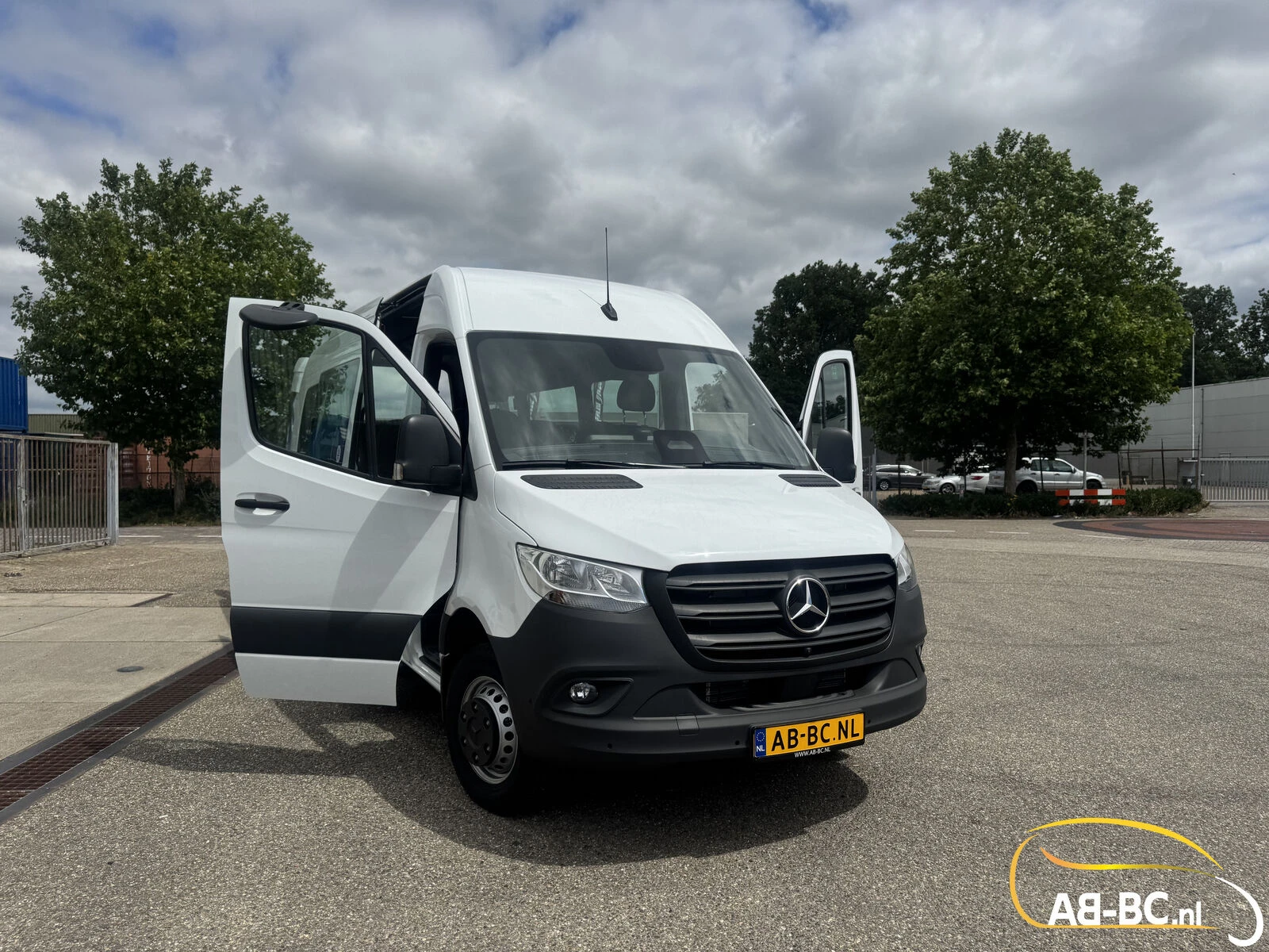 Mercedes-Benz Sprinter 2026 - Transfer 45, 23 Seats, Euro 6 image 4