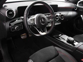 Mercedes-Benz A-Klasse 2022 - 200 Automaat AMG Line afbeelding 2 miniatuur