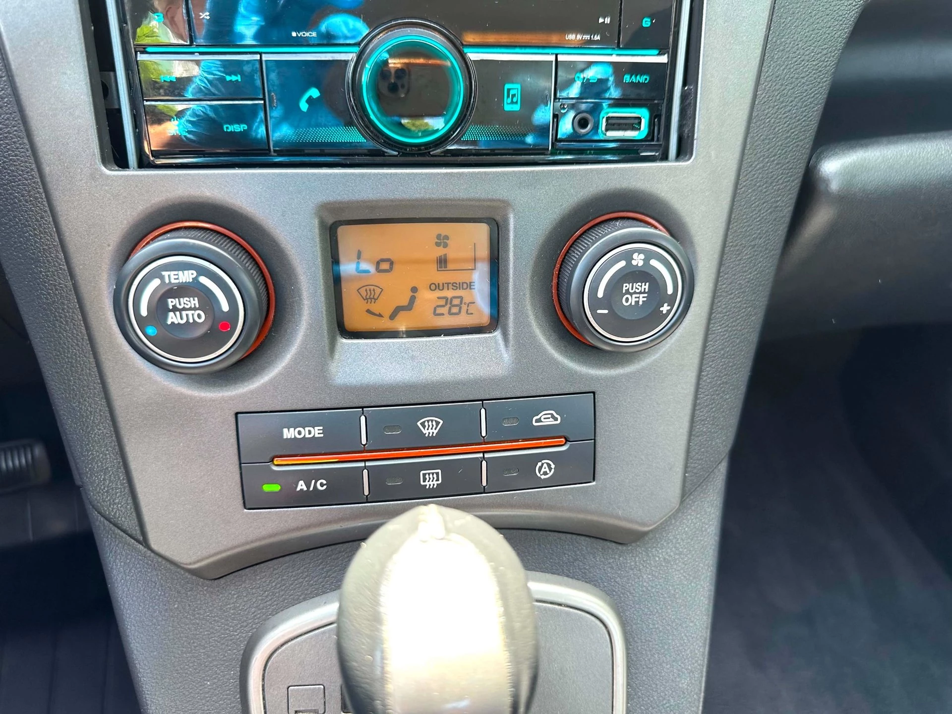 Kia Carens 2007 - 2.0 CVVT X-ecutive Automaat 144 PK Benzine afbeelding 17