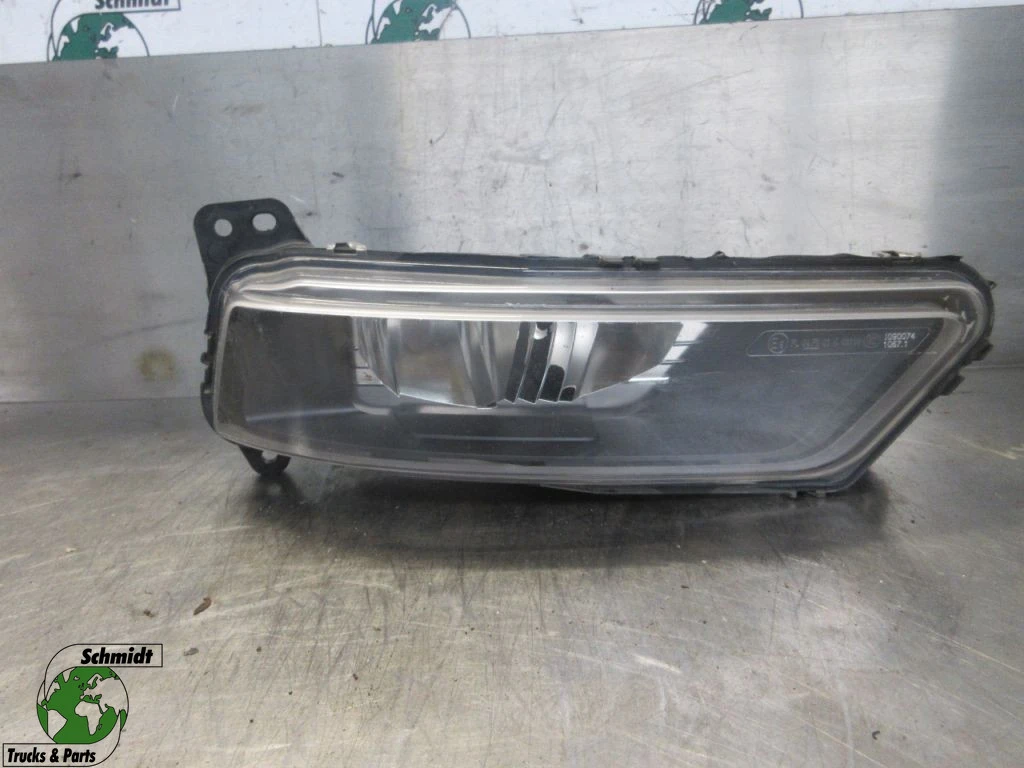 MAN - 81.25204-0004 MISTLAMP RECHTS 18.510 EURO 6 imagem 1