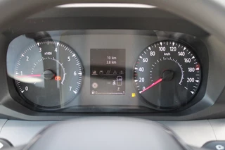 Renault Master 2024 - T35 2.0 dCi 170pk L2H2 Extra - 2x Schuifdeur - Navigatie - Blind Spot - Camera - Stoelverwarming - Verwarmde voorruit - Rijklaar immagine 13