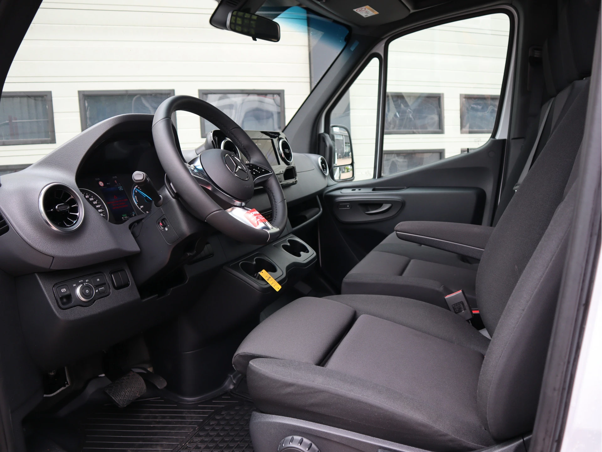Mercedes-Benz eSprinter 2025 - 320 81kWh L3 Open Laadbak 430 cm - Select - MBUX - Camera afbeelding 11