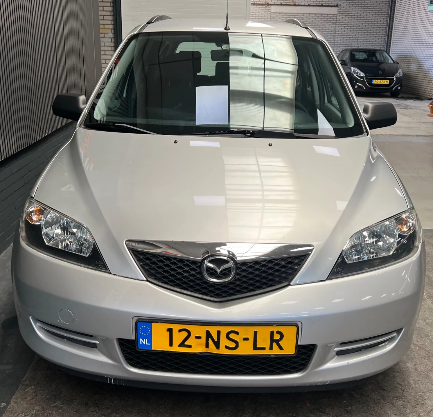Mazda 2 2004 - 1.4 Exclusive - 2e eigenaar – Airco – 4 nieuwe banden – NAP – Rijklaar. afbeelding 4