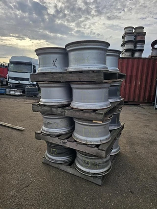 UNKNOWN 11.75 R 22.5  DISC RIM 2010 - N/A изображение 5