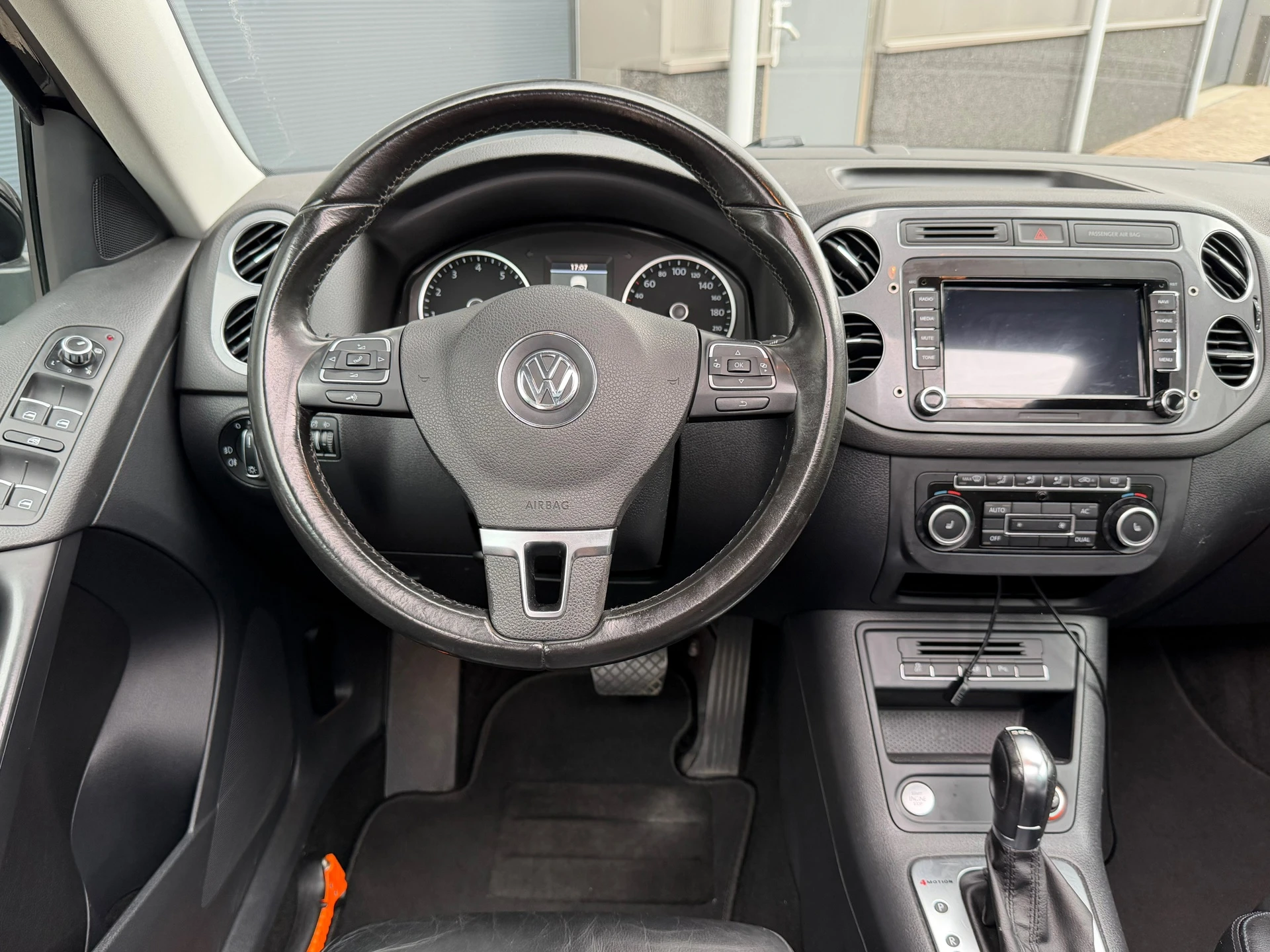 Volkswagen Tiguan 2011 - 2.0 TSI Sport&Style 4Motion bj.2011 Autom|Pano|Trekh|Navi. afbeelding 18