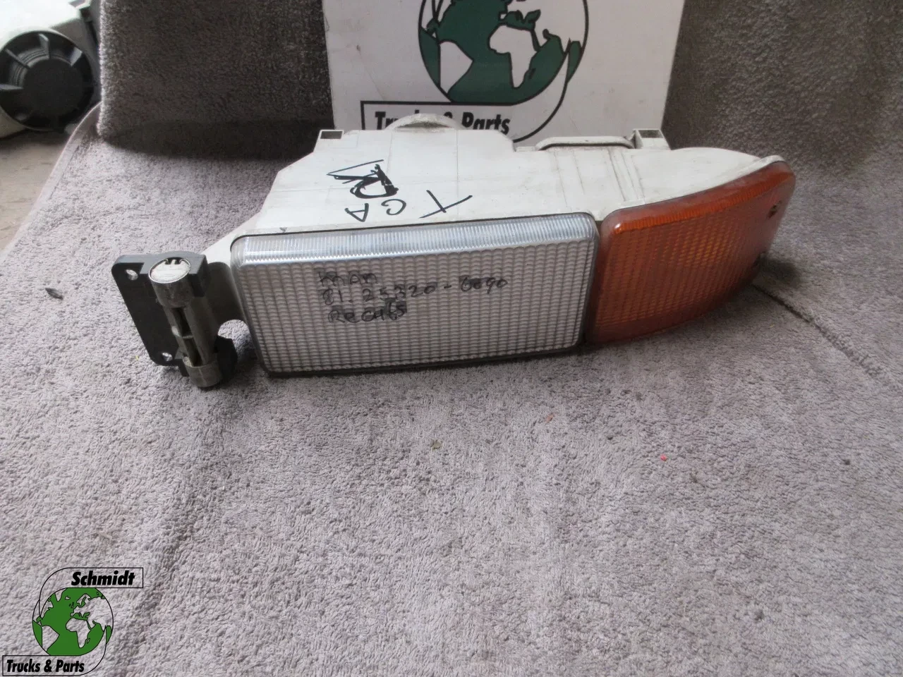 MAN TGA - 81.25320-6090 MAN RECHTS MISTLAMP MODEL 2005 afbeelding 1
