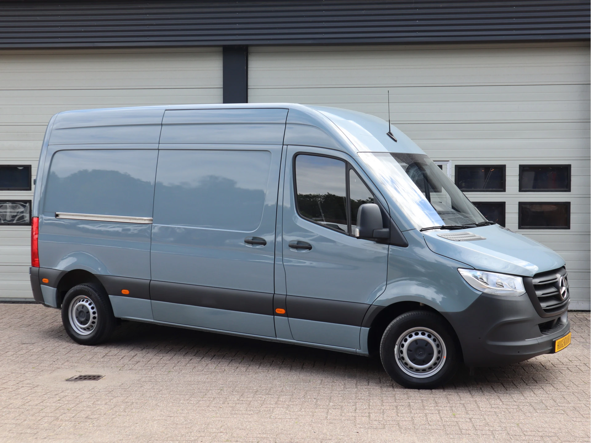 Mercedes-Benz Sprinter 2024 - 315 CDI 150 pk L2H2 Mbux - Camera - Bankje afbeelding 4