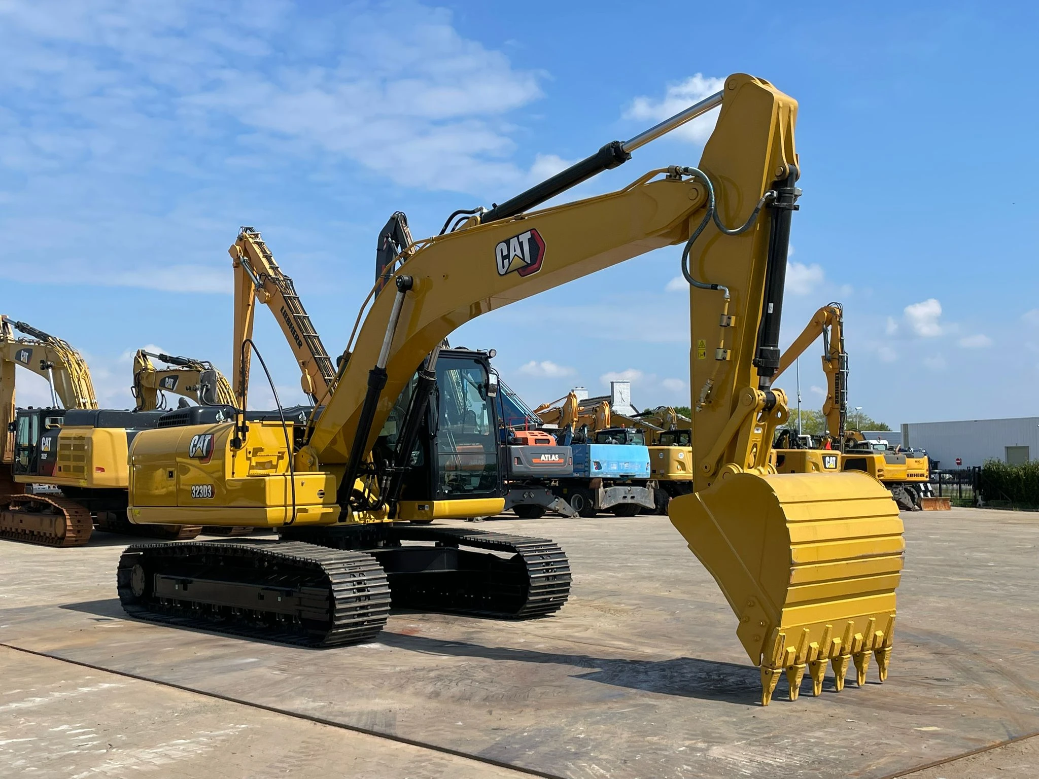 Caterpillar 323D3 2025 imagen 7