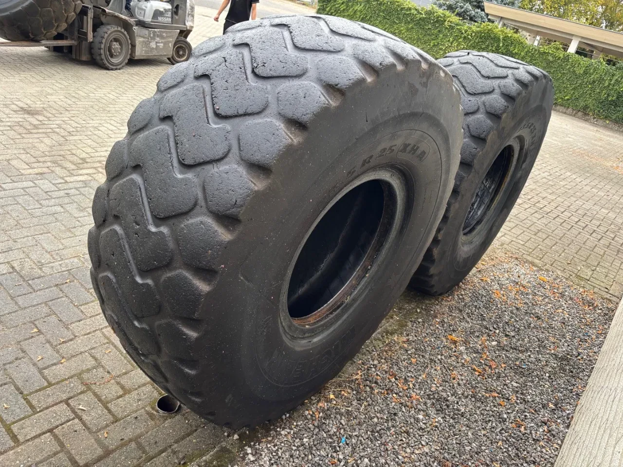 Michelin - 23.5R25 used tires (set of 2) Bild 6