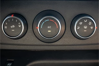 Renault Master 2023 - **2.3dCi | Bakwagen met Laadklep | LED | Carplay | Camera | Cruise** image 23