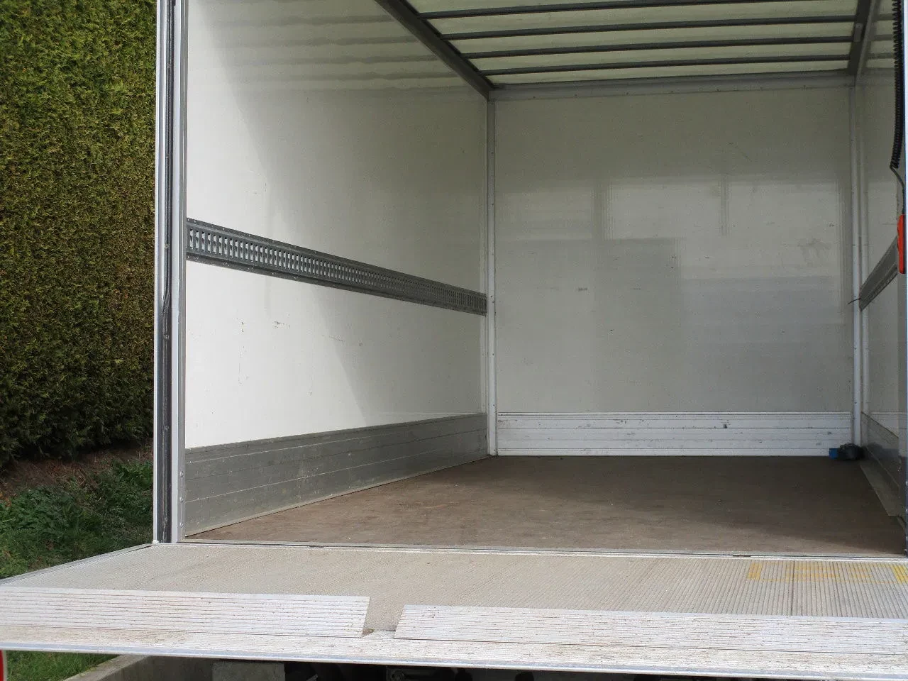 Ford Transit 2023 - bakwagen 5,0 m. (luchtremsysteem/vangmuil) + Gesloten schamel aanhangwagen 8,5 m. immagine 11