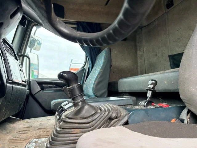 Renault Premium 385 1997 - .26G 6x2 PALFINGER / KIPPER (MECHANICAL PUMP / EURO 2 / 10 TIRES / ZF16 MANUAL GEARBOX / P.T.O. / ETC.) afbeelding 15