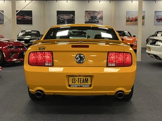 Ford Mustang 2009 - Coupe 4.6i V8 GT Premium 45th Anniversary Edition obrazek 16