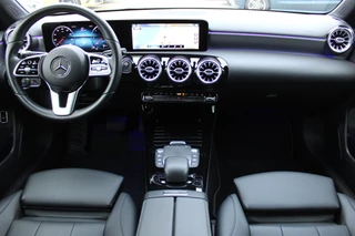 Mercedes-Benz A-Class 2020 - 250e AUT8 Premium LEDER CARPLAY WIDESCREEN SFEER CAMERA изображение 2