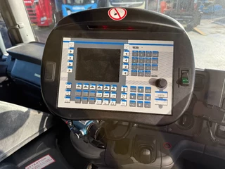 Scania P 2000 - P94-220 4X2 SWEEPER / VEEGMACHINE zdjecie 13