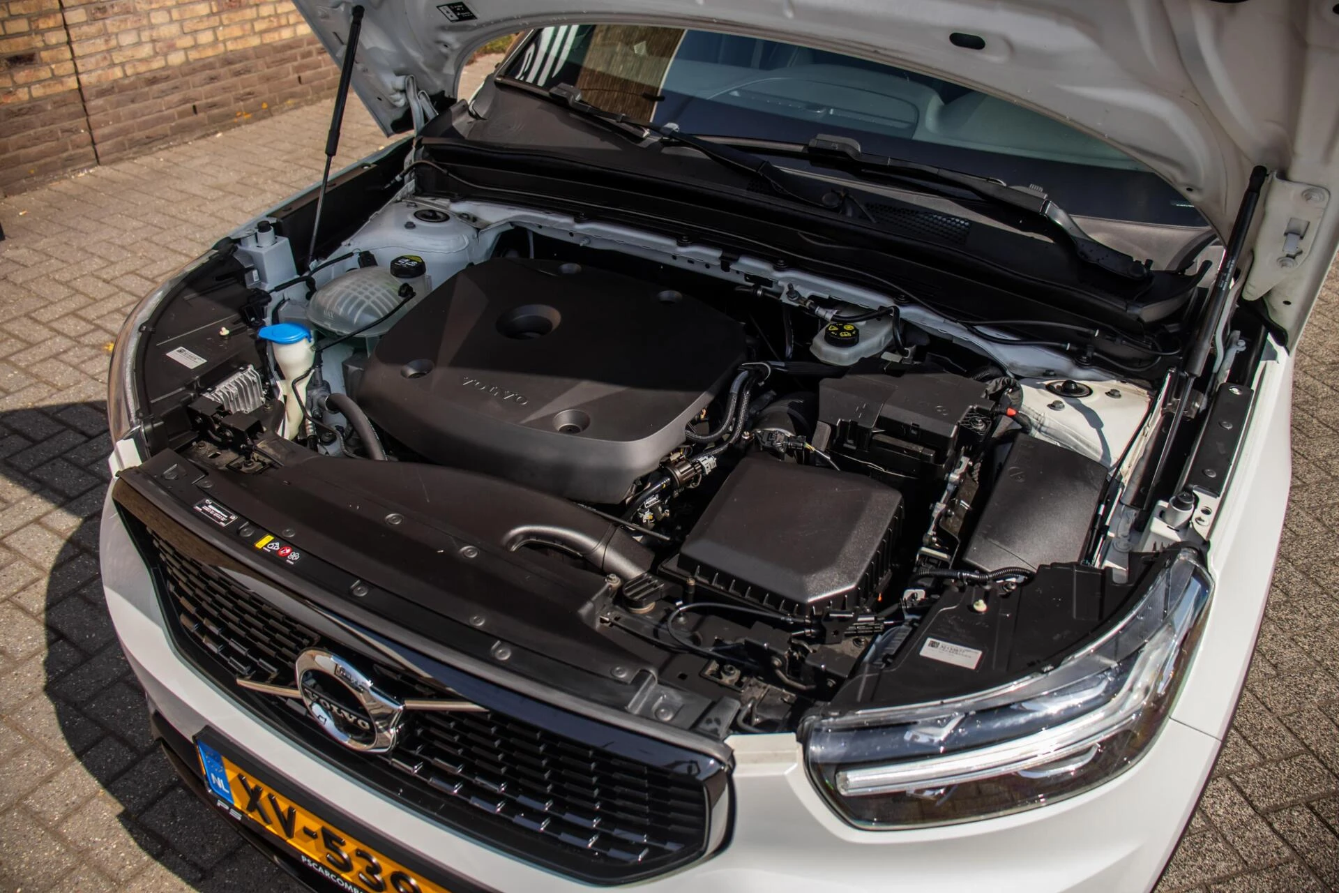 Volvo XC40 2019 - 2.0 T4 R-Design, Orig. NL, Pano, Leder, Keyless afbeelding 27