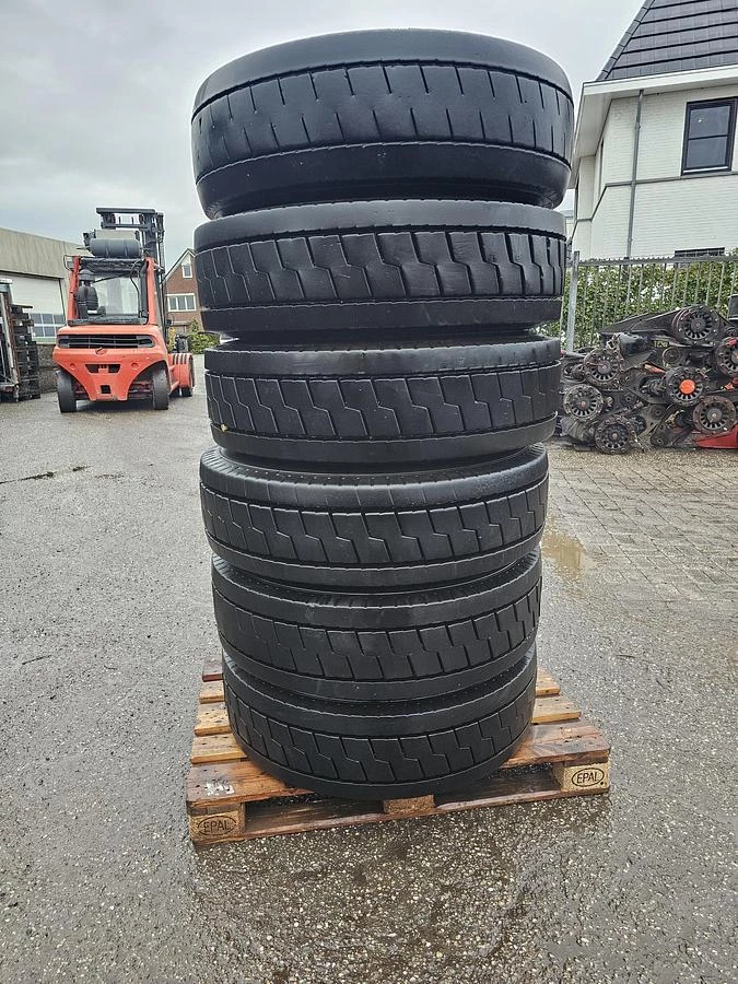 MICHELIN 280/75 R 22.5 - TERMNAL TRACTOR TIRE - EXTRA HEAVY DUTY 2015 afbeelding 4