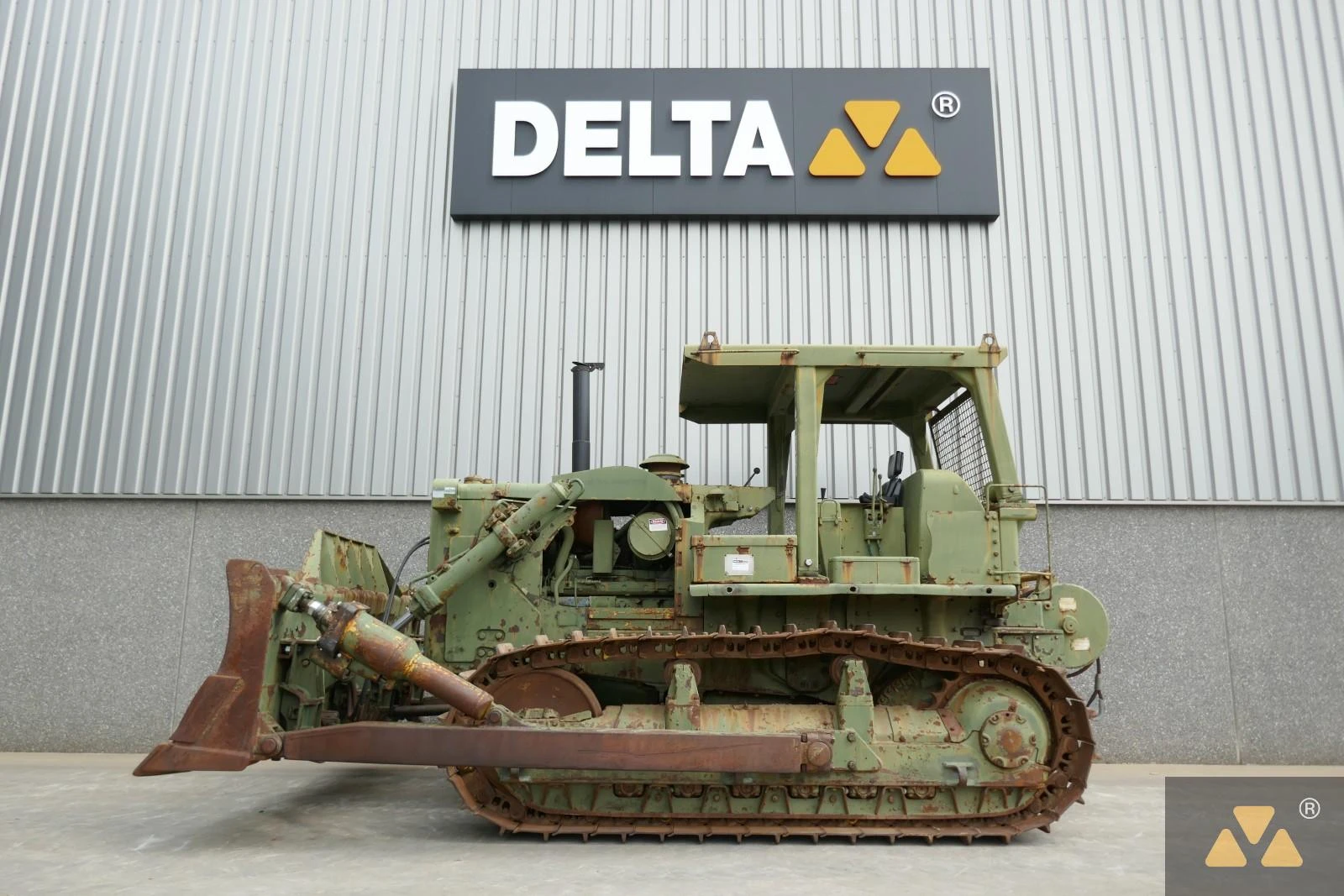 Caterpillar 1996 - D7F Ex-army image 1