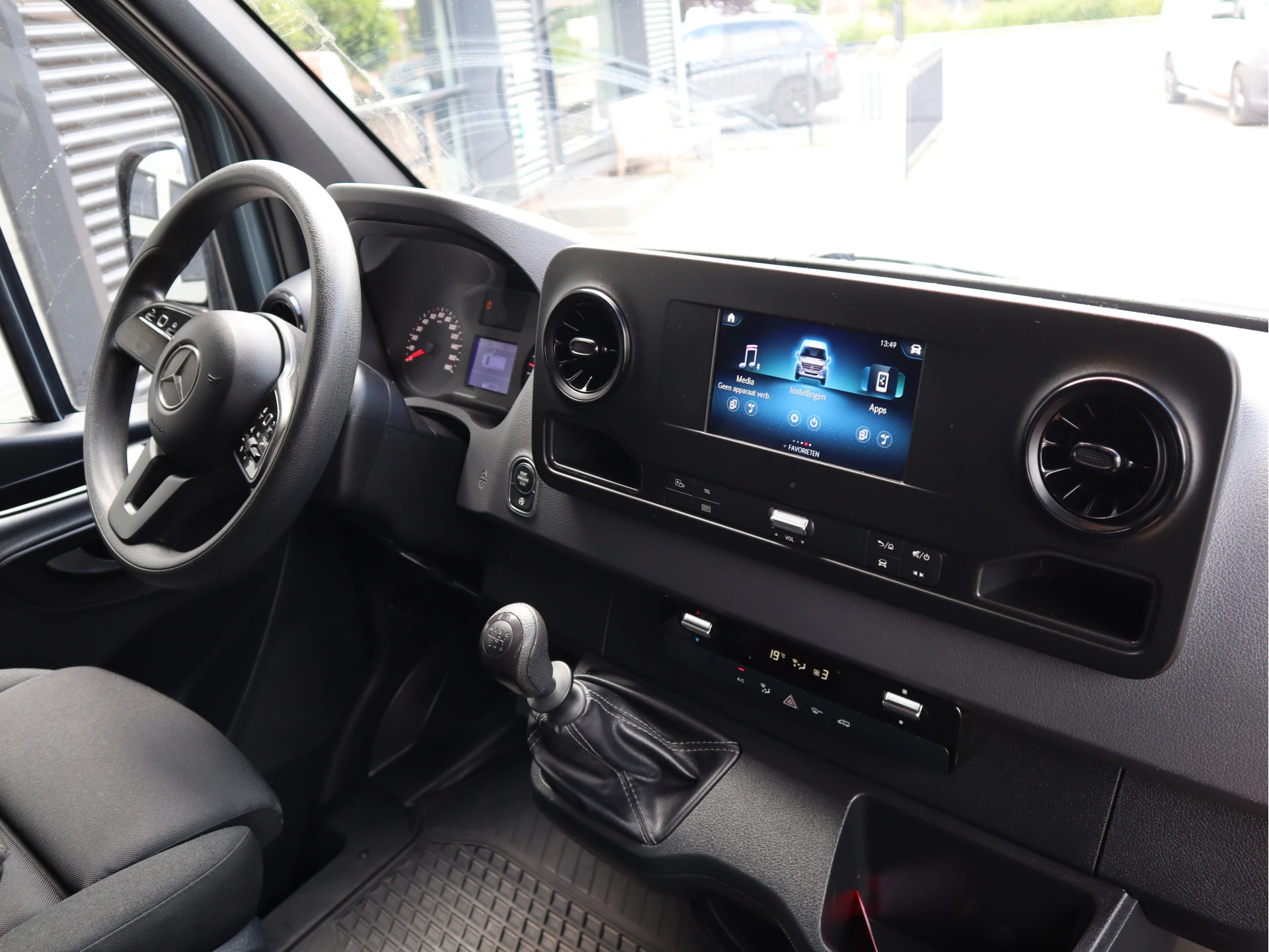 Mercedes-Benz Sprinter 2024 - 315 CDI 150 pk L2H2 Mbux - Camera - Bankje afbeelding 11
