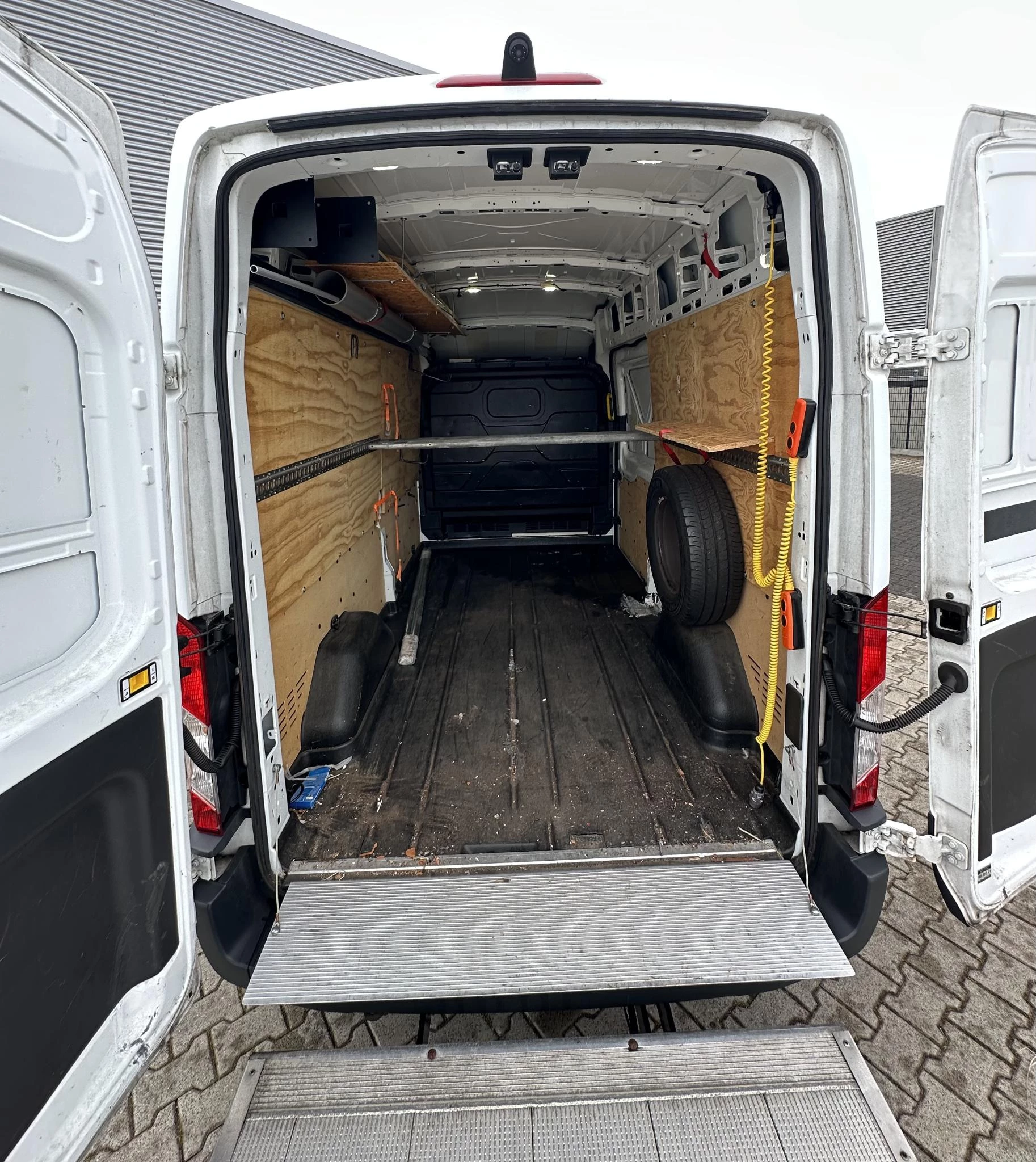 Ford Transit Bus 2015 - 350 2.2 TDCI L2H3 laadklep imagen 9