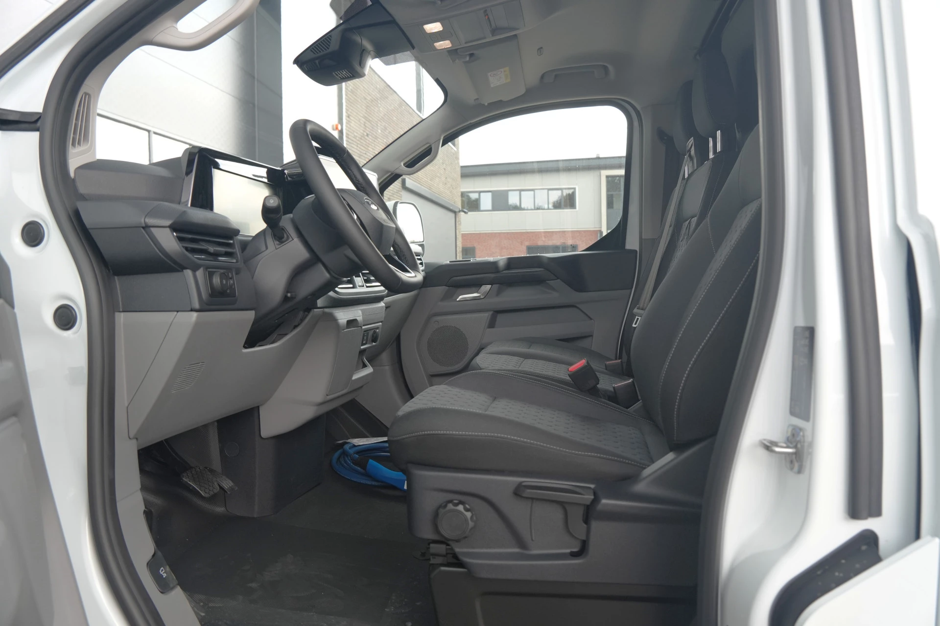 Ford E-Transit Custom 2026 - 320 L1H1 Limited 71 kWh 218pk - 2x Schuifdeur - Trekhaak - Camera - Carplay - Rijklaar obrázek 16