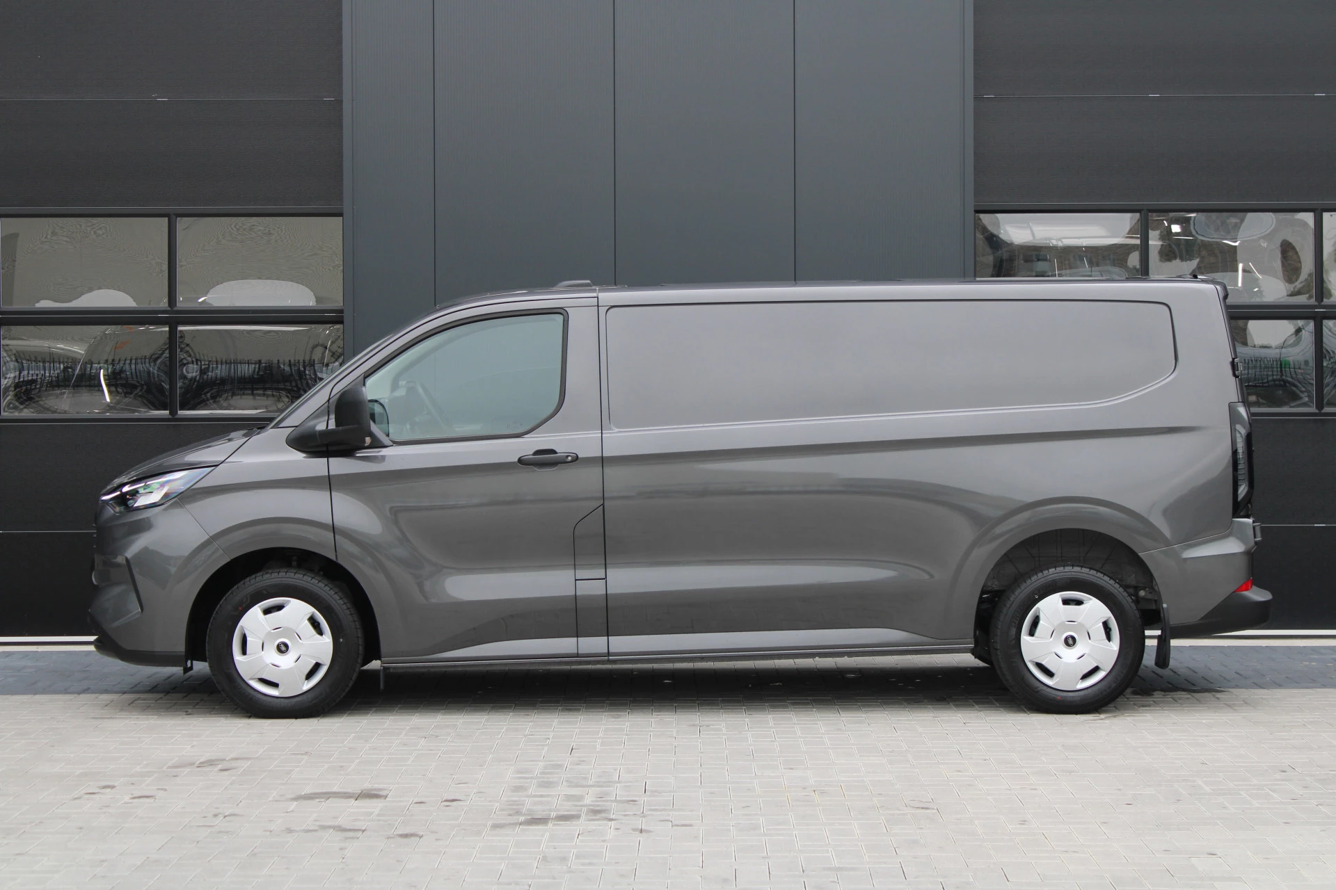 Ford Transit Custom 2024 - 320 2.0 TDCI L2H1 Trend 136pk - Carplay - Android - LED koplampen - Stoelverwarming - 70l tank - Rijklaar obrázek 10