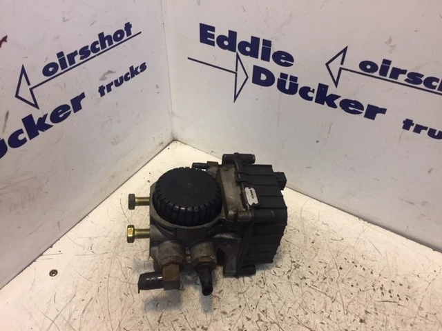 DAF - 1867005 FRONT AXLE MODULATOR CF76/CF86/XF106 (MORE PIECES IN STOCK) imagen 2