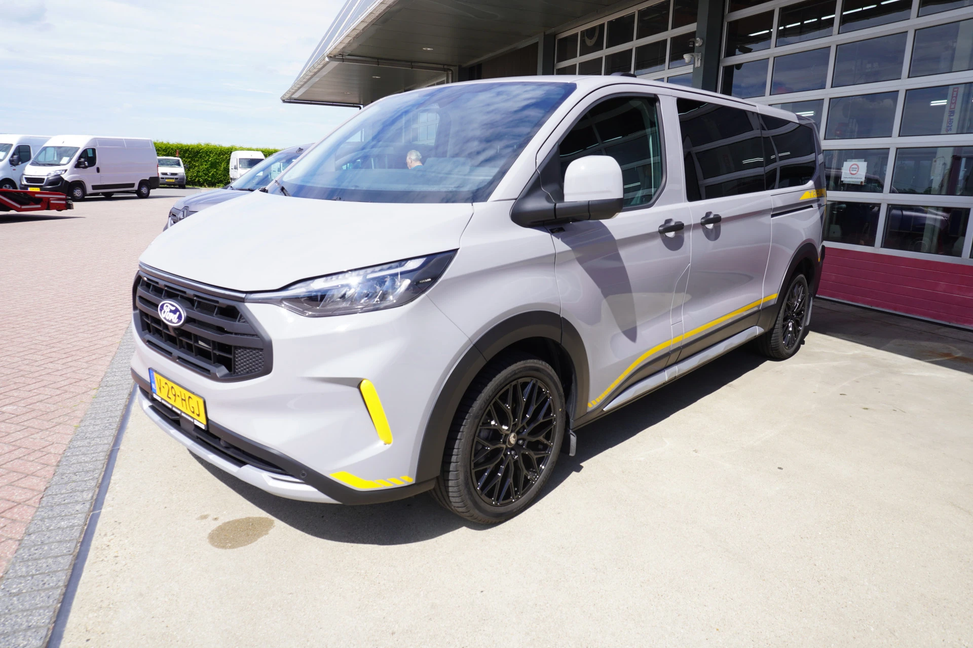 Ford Transit Custom 2024 - 320L 2.0 TDCI 136PK L2H1 Trail DubbelCabine Schuifdeur L/R Bild 3