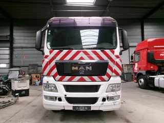 MAN TGX 2010 - 26.400 6X2 + CRANE + LIFT ENGINE BROKE afbeelding 2 miniatuur