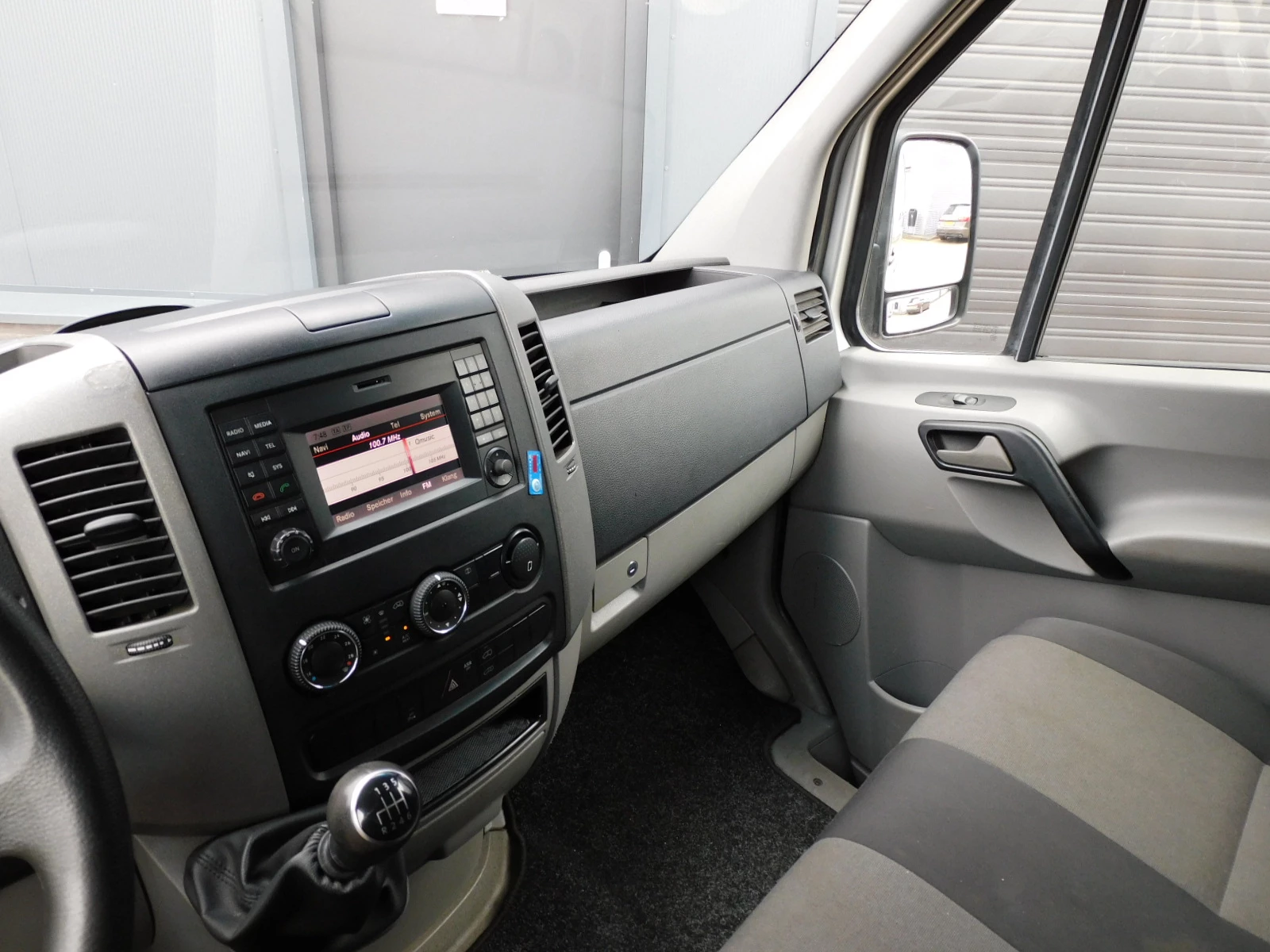 Volkswagen Crafter 2017 - 35 2.0 TDI L2H2 afbeelding 19