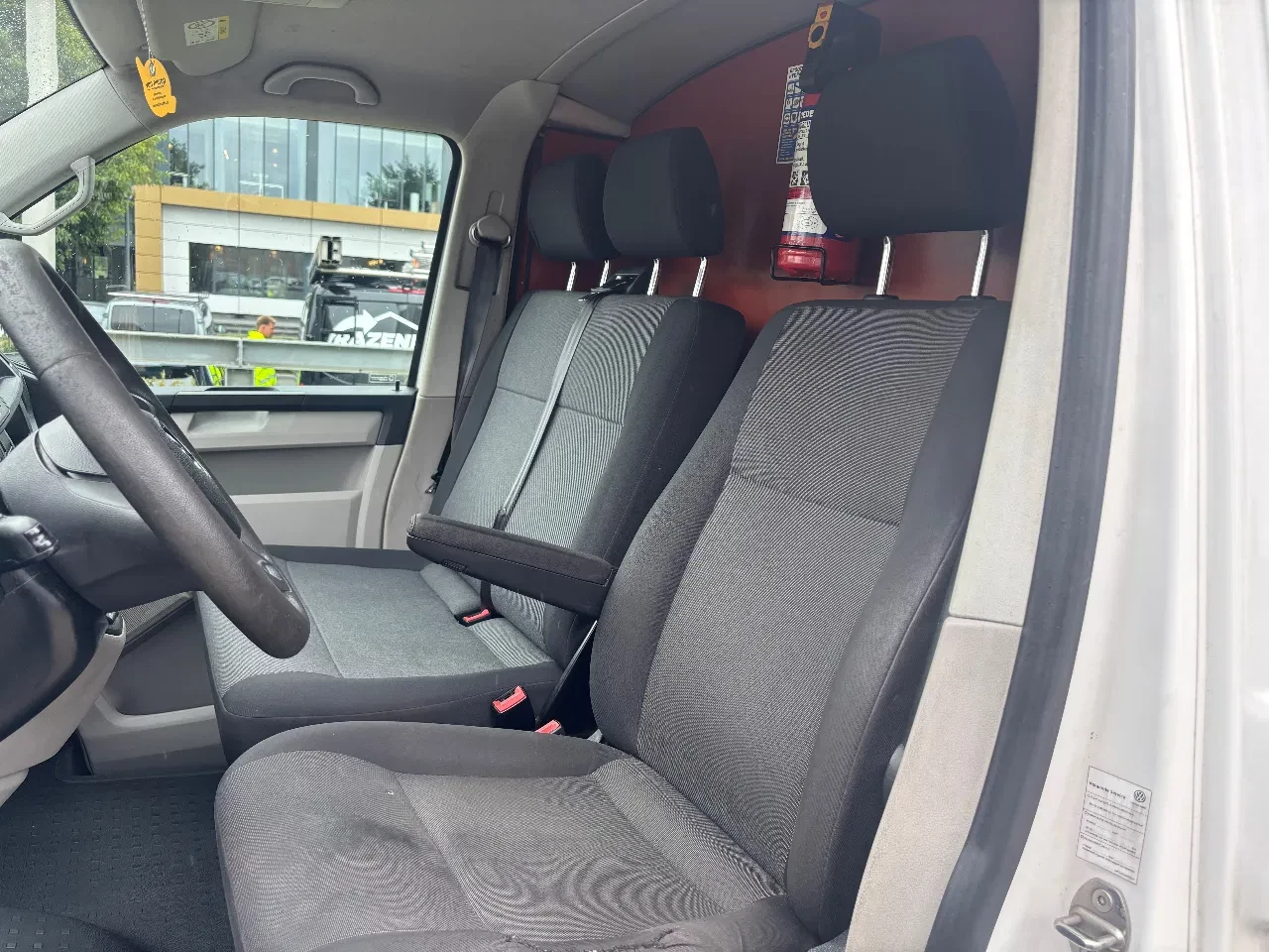 Volkswagen Transporter 2017 - 2.0TDI L2H1 Airco Navi Cruisecontrol Trekhaak EURO 6 imagem 9