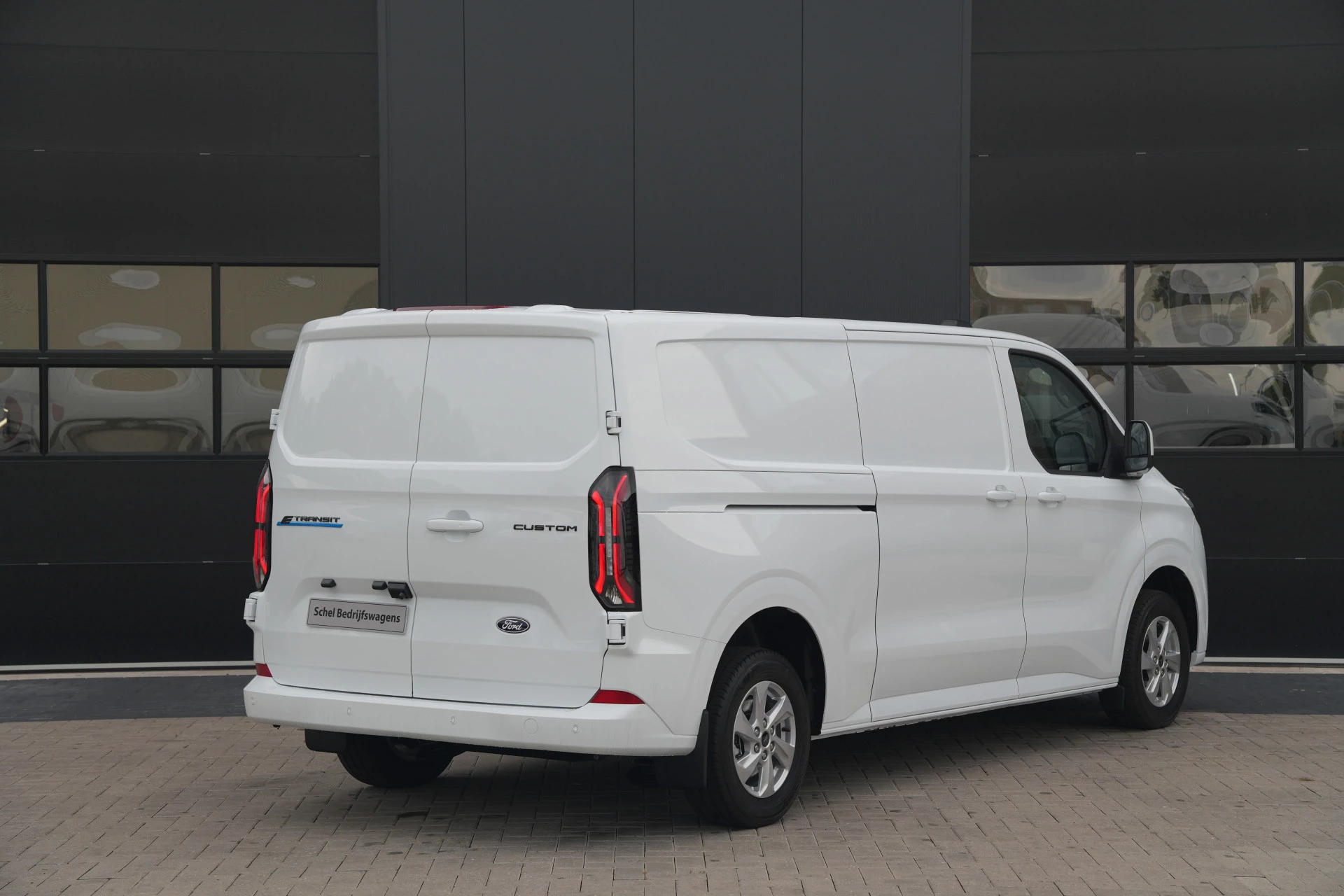 Ford E-Transit Custom 2026 - 320 L2H1 Limited 71 kWh 218pk - 2x Schuifdeur - Trekhaak - Camera - Carplay - Rijklaar obrázek 4