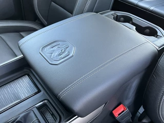 Dodge Ram Pick-Up 2024 - 5.7i V8 HEMI eTorque 400PK CREW CAB REBEL GT | BPM VRIJ | RAMBOX | LUCHTVERING | LPG | LAADBAKKLEP | TREKHAAK | PANODAK | 360CAM | DIGITAAL DASHBOARD afbeelding 44