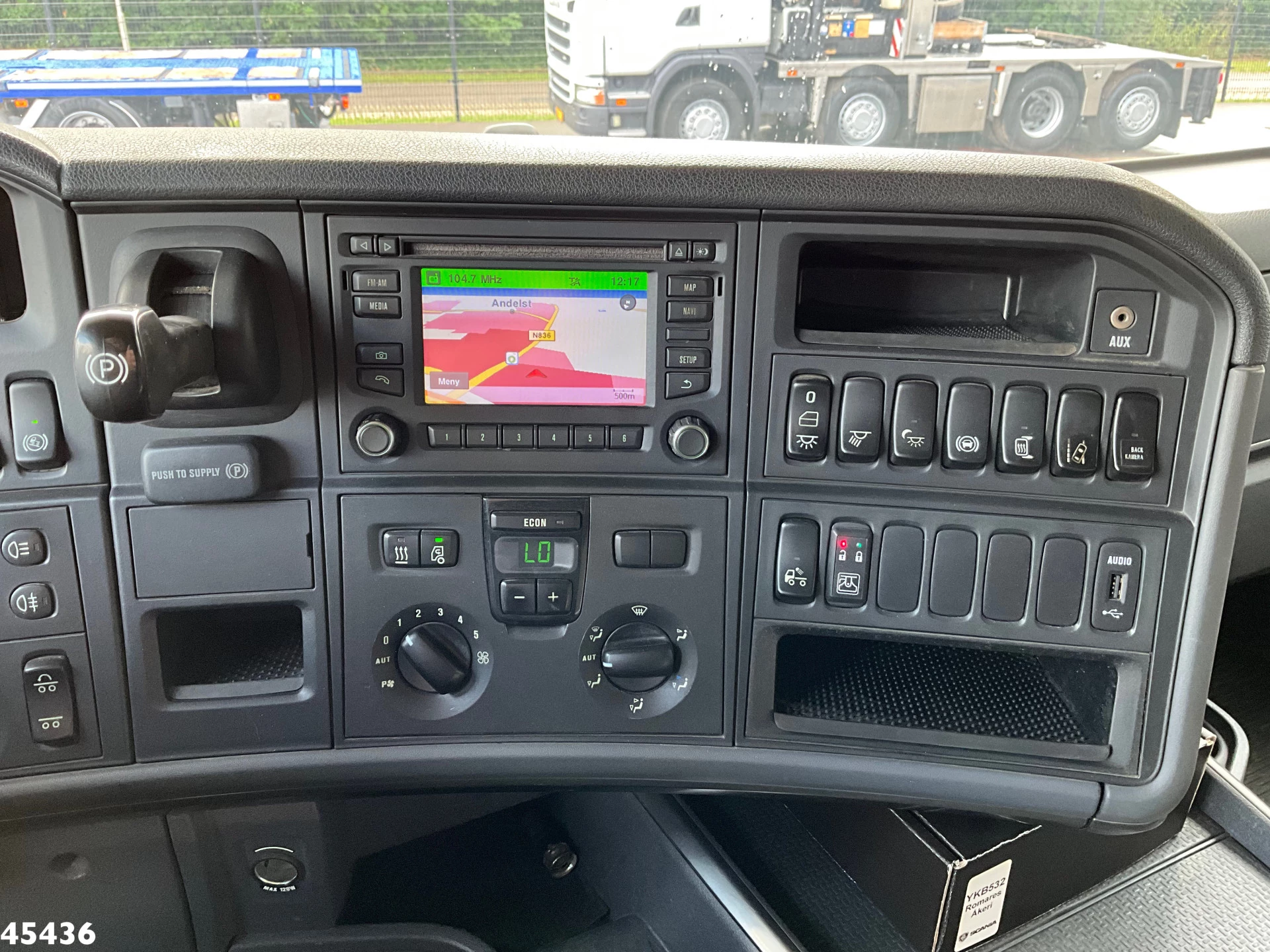 Scania R 2017 - R490 8x2 Euro 6 Retarder HMF 85 Tonmeter laadkraan + Fly-jib image 17