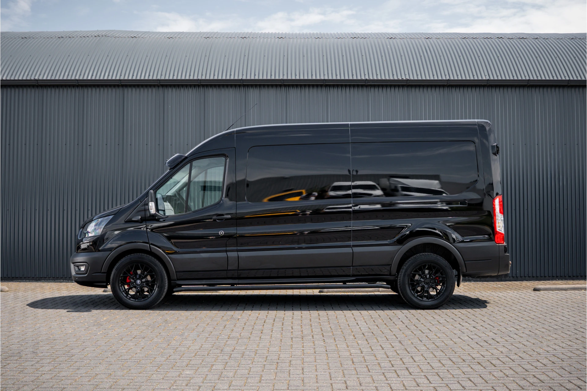 Ford Transit 2023 - 2.0 EcoBlue L3H2 | 170 PK | Automaat | Trekhaak 3.5T | 1e Eigenaar | 360° Camera | Carplay | PDC | Trekhaak afbeelding 5