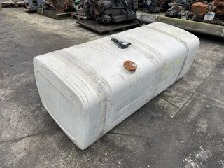 Renault N/A - 5010505108 BRANDSTOFTANK 740 LTR (180X75X65 CM) image 1