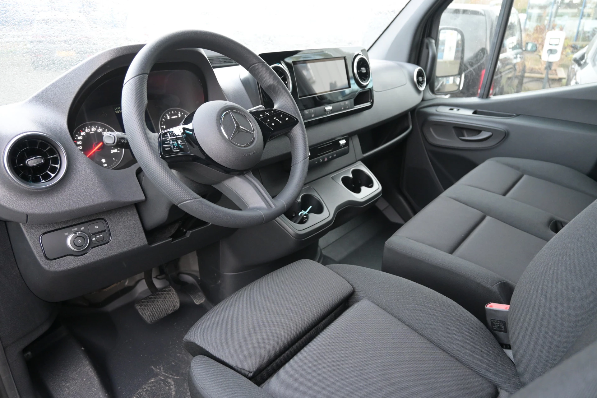 Mercedes-Benz Sprinter 2024 - 317 CDI L2H2 PRO obrázek 4