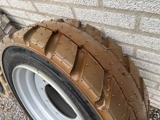 JLG N/A - E450AJ, OTR IN240/ 55D17.5 UNUSED solid tires + rims (set of 2) image 6