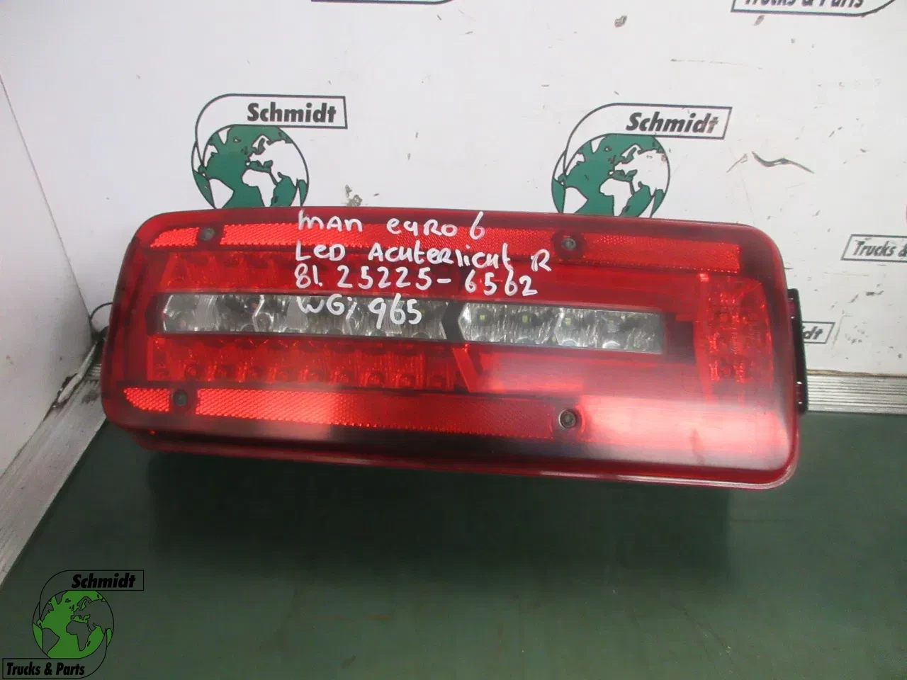 MAN - 81.25225-6563 // 81.25225-6566 RECHTS EN LINKS LED LAMP MAN TGX TGS afbeelding 1