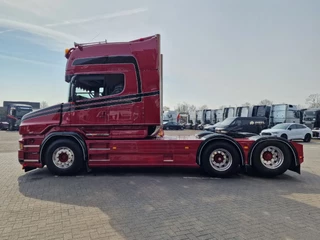 Scania T 2017 - T730 V8 Longline 6x2 - Show truck - Custom in- and exterior - New paint - New interior bild 4